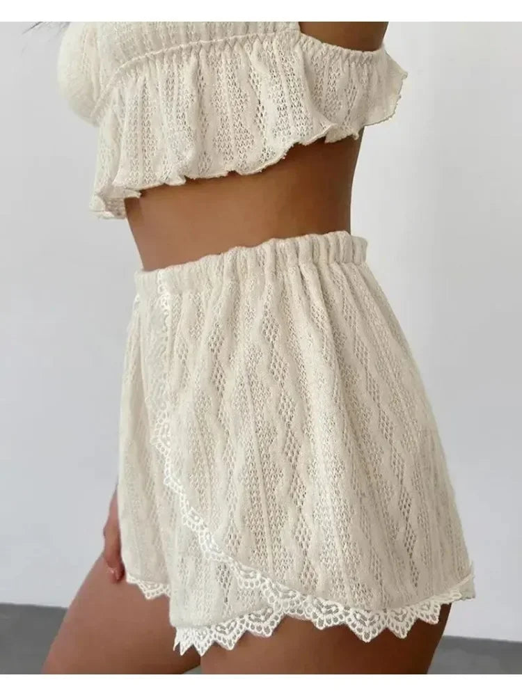 Pijama beige de punto acanalado con ribete de encaje