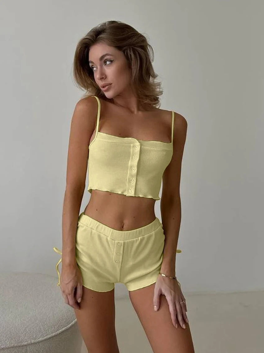 Conjunto amarillo con lazados