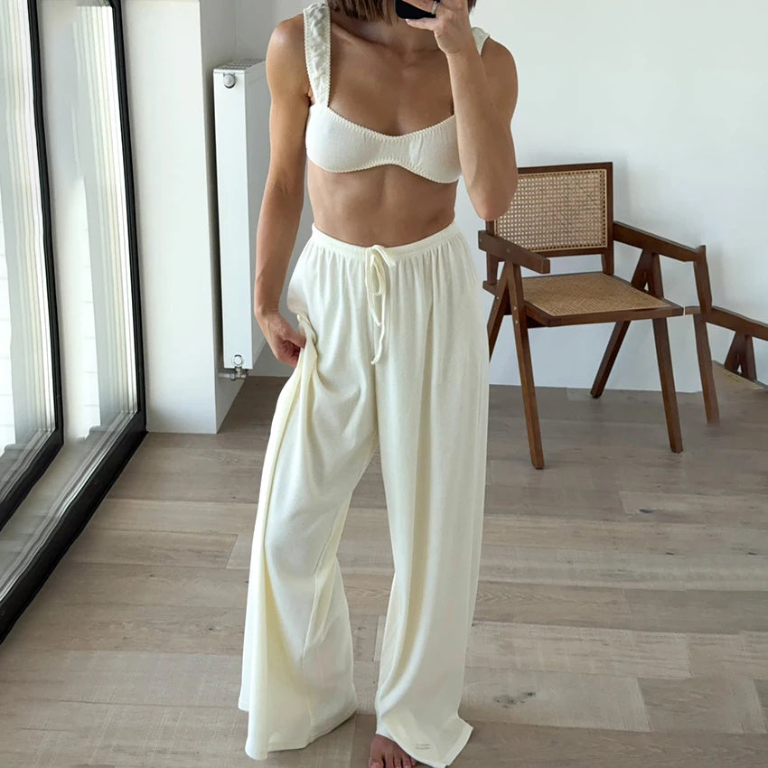 Conjunto beige con top y pantalones largos