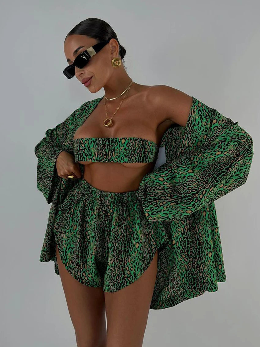 Conjunto verde con estampado de leopardo