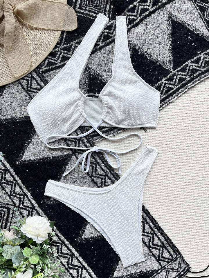 Biquini blanco con abertura en escote Alexis-Laurene.es