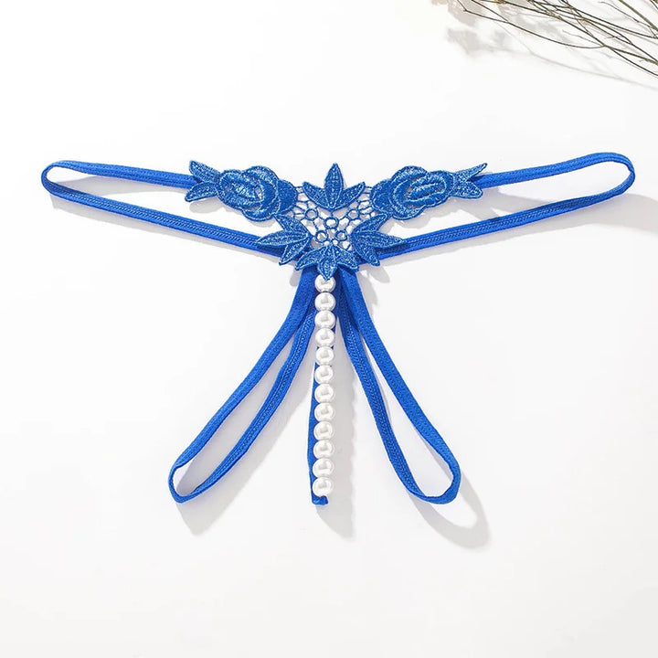 Tanga con abertura y ribete de perlas