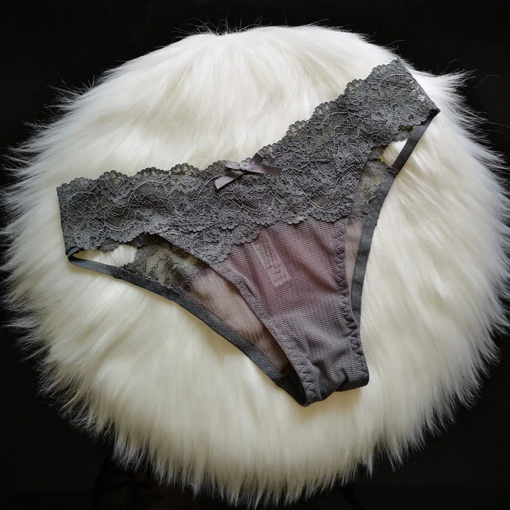 Braguita de malla con ribete de encaje