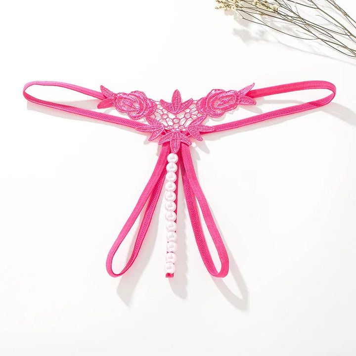 Tanga con abertura y ribete de perlas