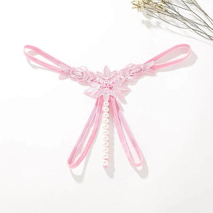 Tanga con abertura y ribete de perlas