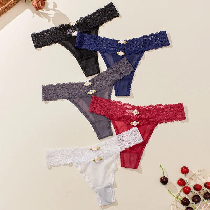 Tanga con encaje y ribete de flores