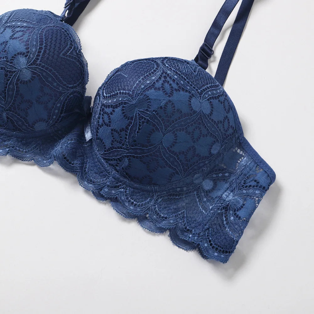 Sujetador de encaje con bordado de corazoncitos