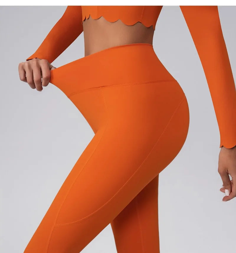 Conjunto deportivo con top de manga larga y volantes