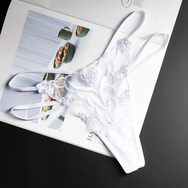 Tanga de malla con bordado de rosas