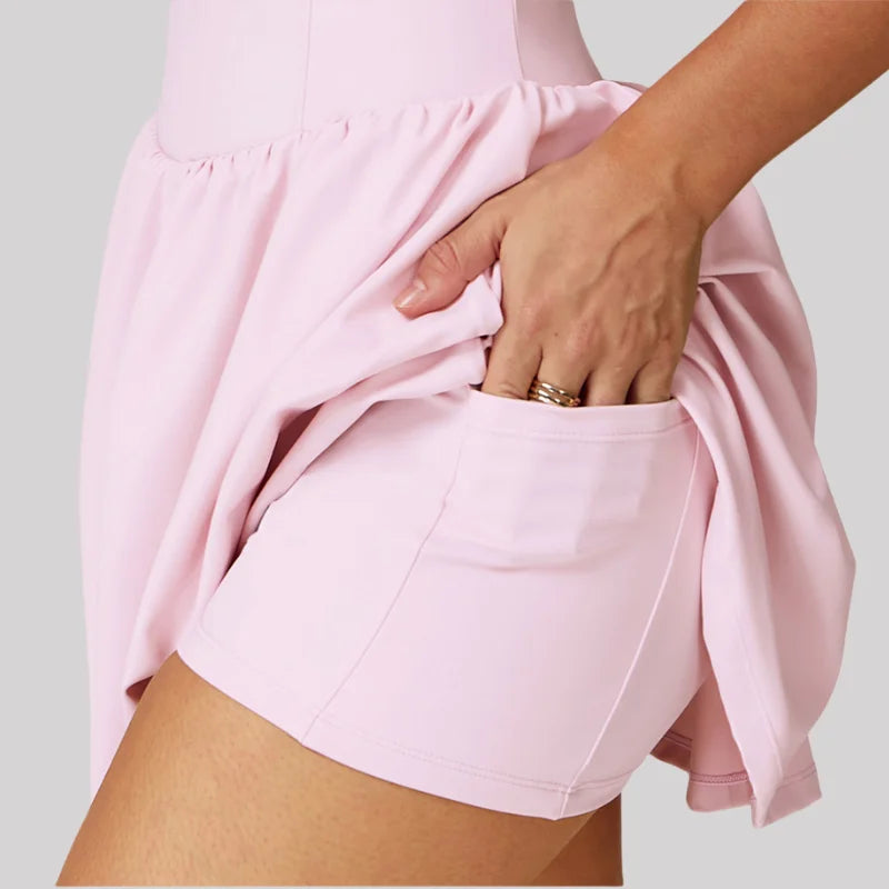 Vestido deportivo con cremallera y pantalones escondidos