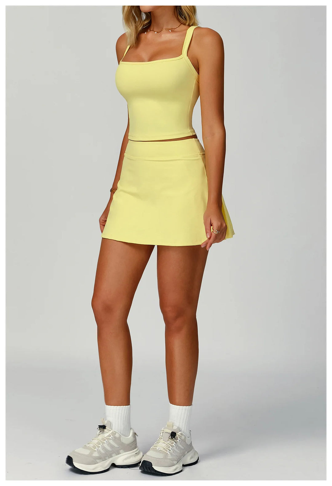 Ropa deportiva de tenis con minifalda y top