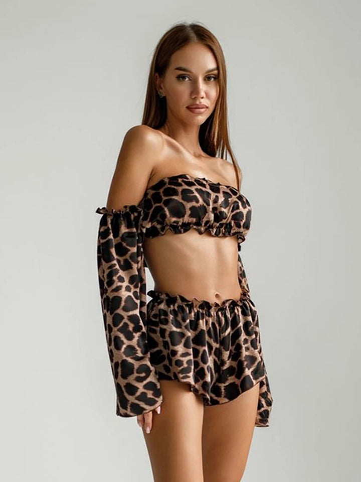 Conjunto con estampado de leopardo y hombros descubiertos