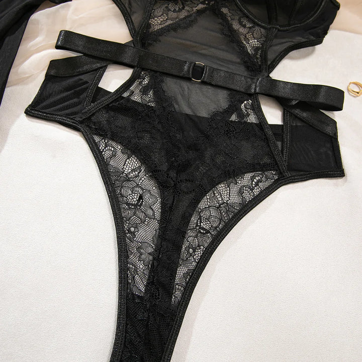 Body de encaje con recortes y guantes