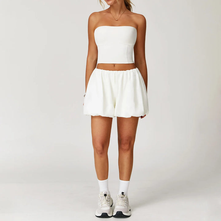 Traje deportivo de dos piezas con hombros descubiertos