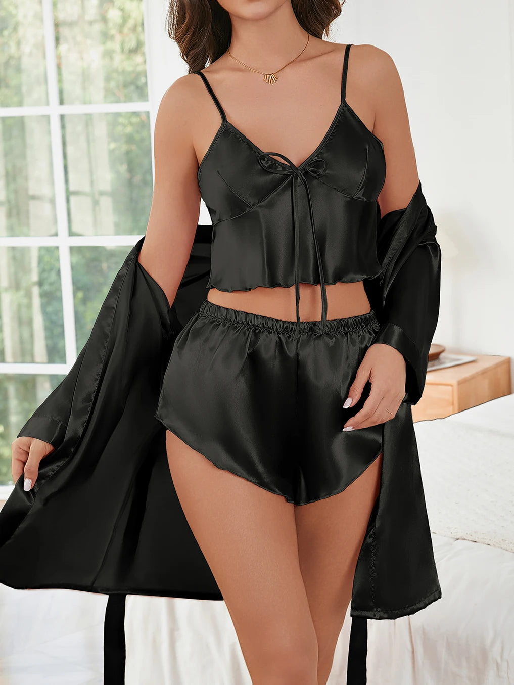 Conjunto de pijama con bata estilo de satén