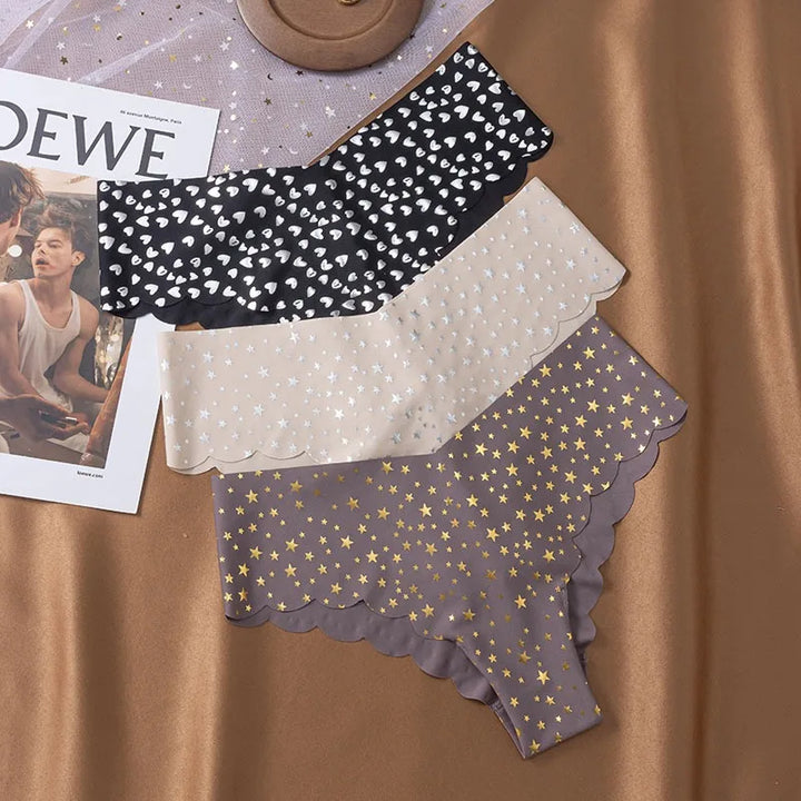 Braguita con borde de volantes y estampado brillante