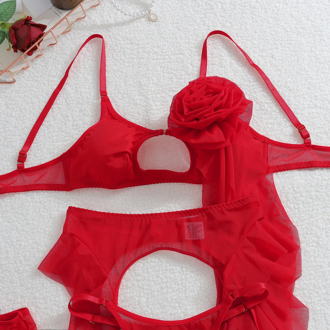 Conjunto de lencería con malla y rosa decorativa