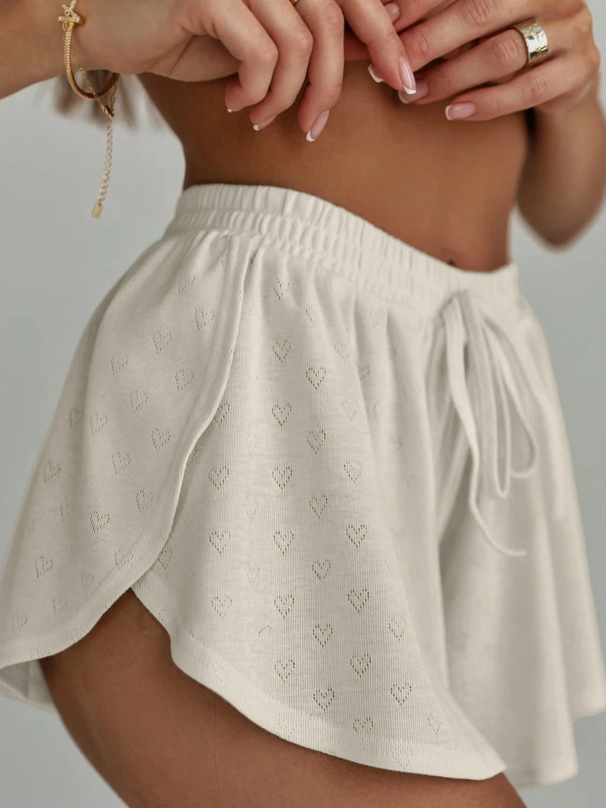 Conjunto con bordado y pantalones cortos