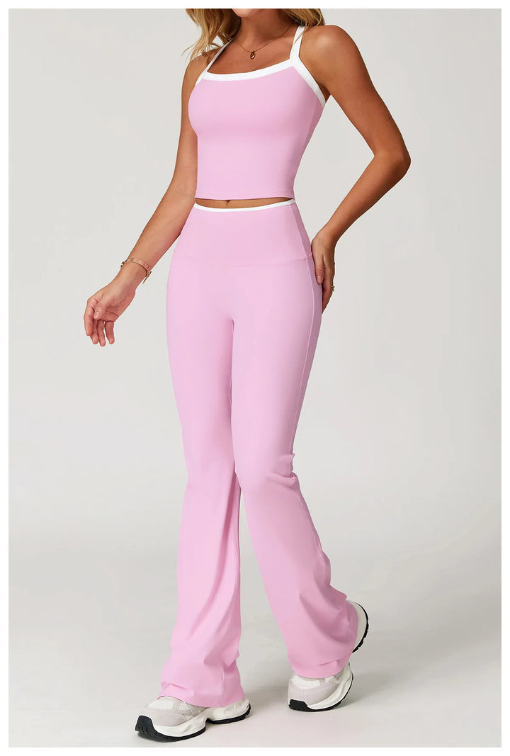 Conjunto deportivo con ribete blanco y pantalones de campana