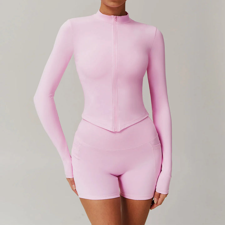 Conjunto deportivo con sudadera estilo triangular y mallas