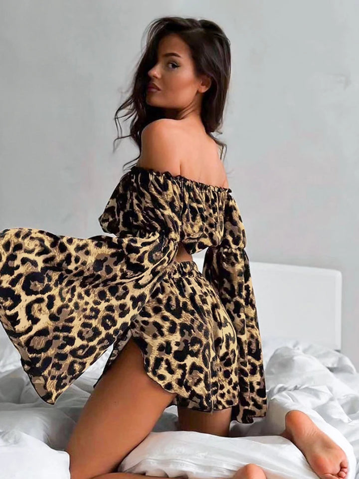 Conjunto con hombros descubiertos y estampado de leopardo