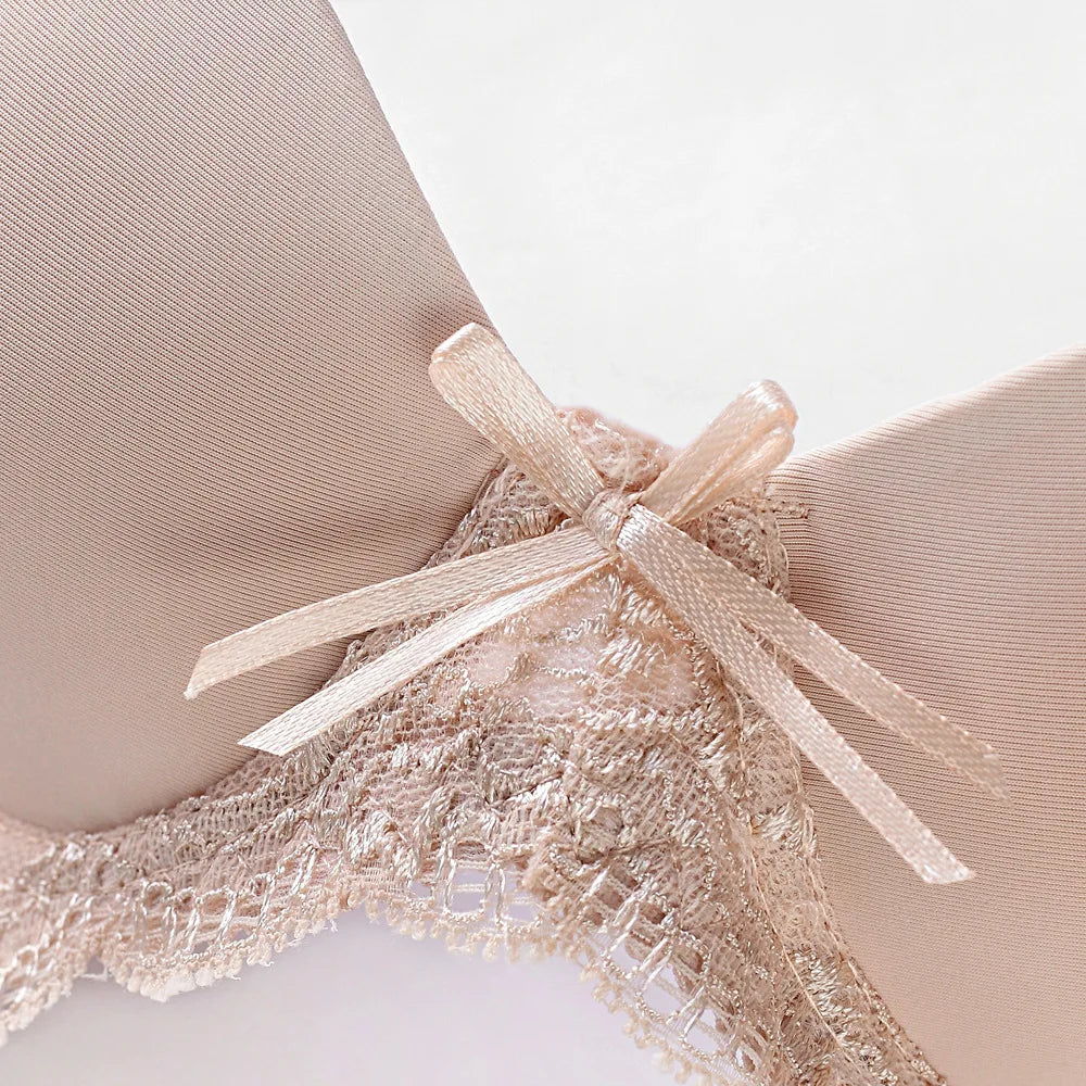 Sujetador de mujer con aros y lacito