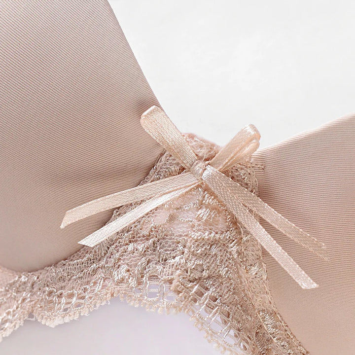 Sujetador de mujer con aros y lacito