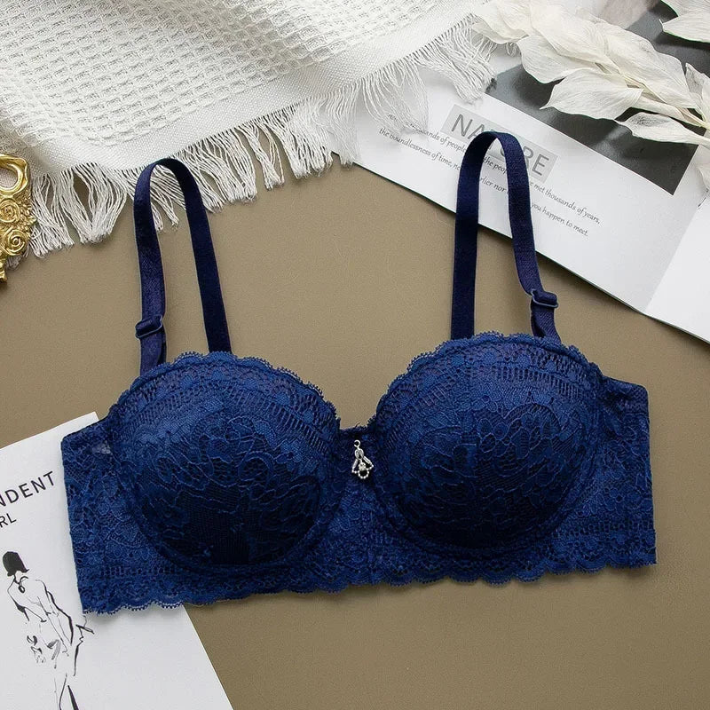 Sujetador de encaje con detalle metálico