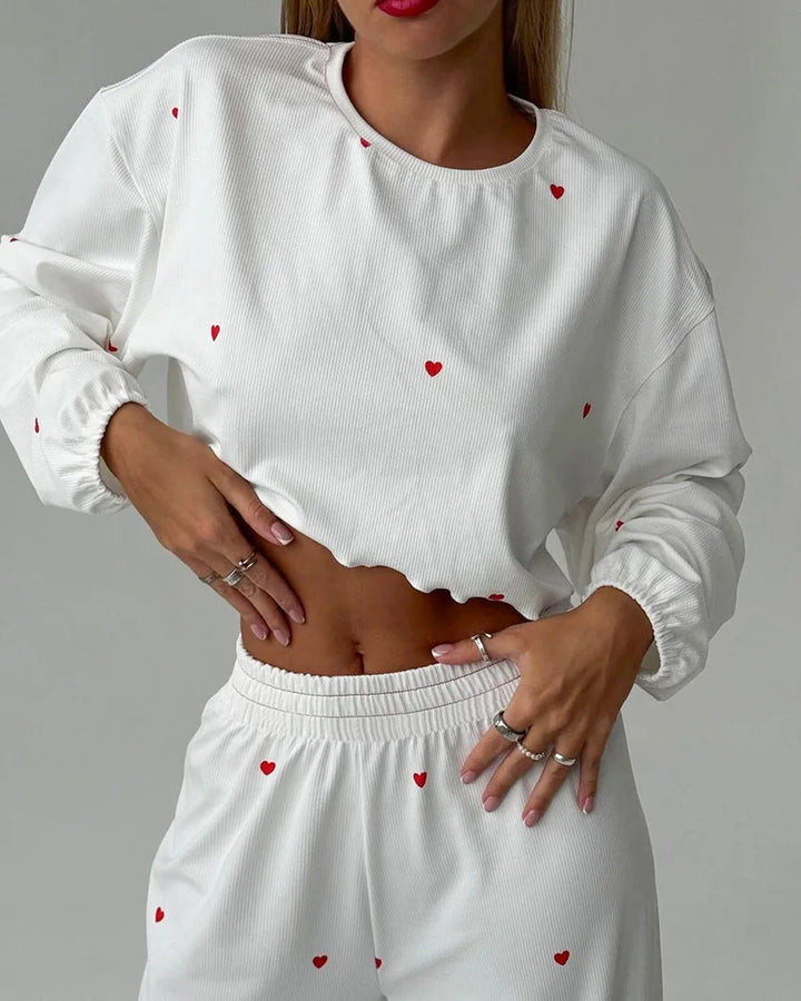 Pijama de punto con ribete de volantes con corazones