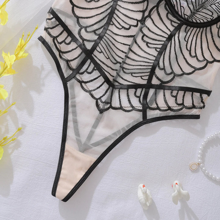 Body semitransparente con bordado