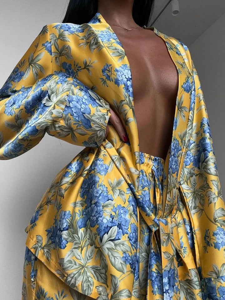Conjunto estampado con flores y bata