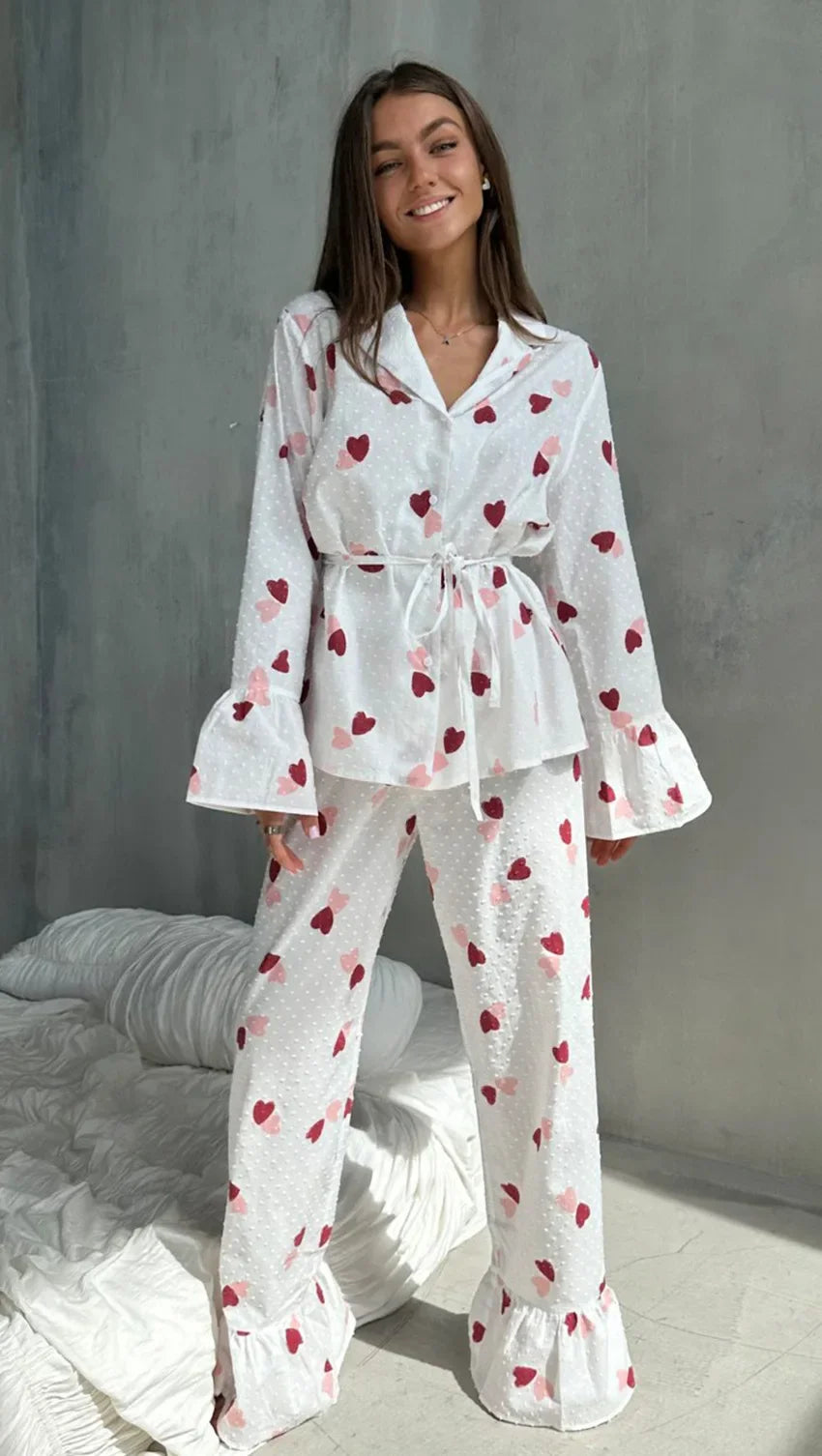 Pijama con manga ancha y corazoncitos
