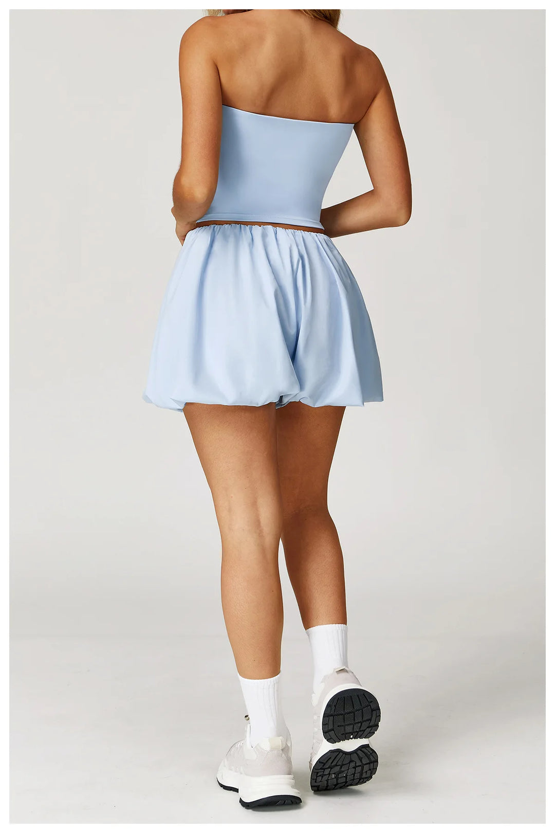 Traje deportivo de tres piezas con pantalones cortos