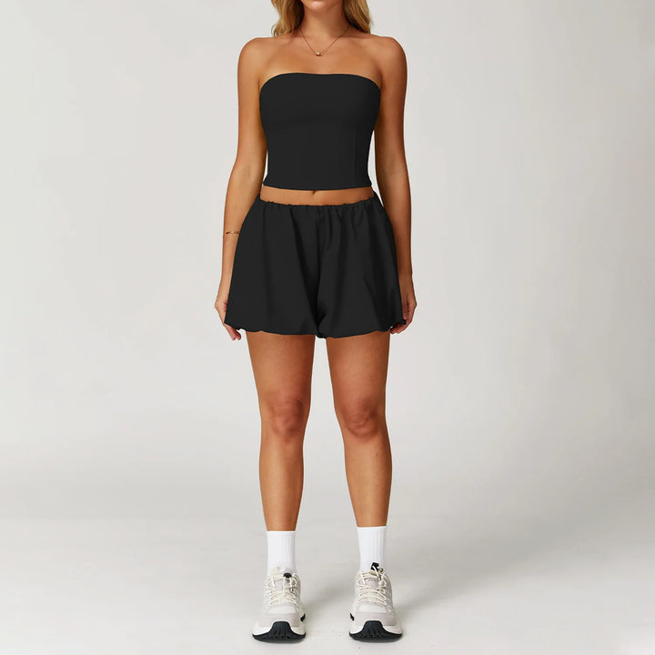 Traje deportivo de dos piezas con hombros descubiertos