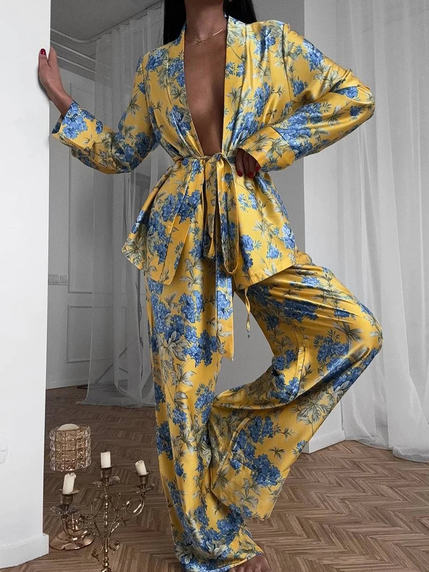 Conjunto estampado con flores y bata