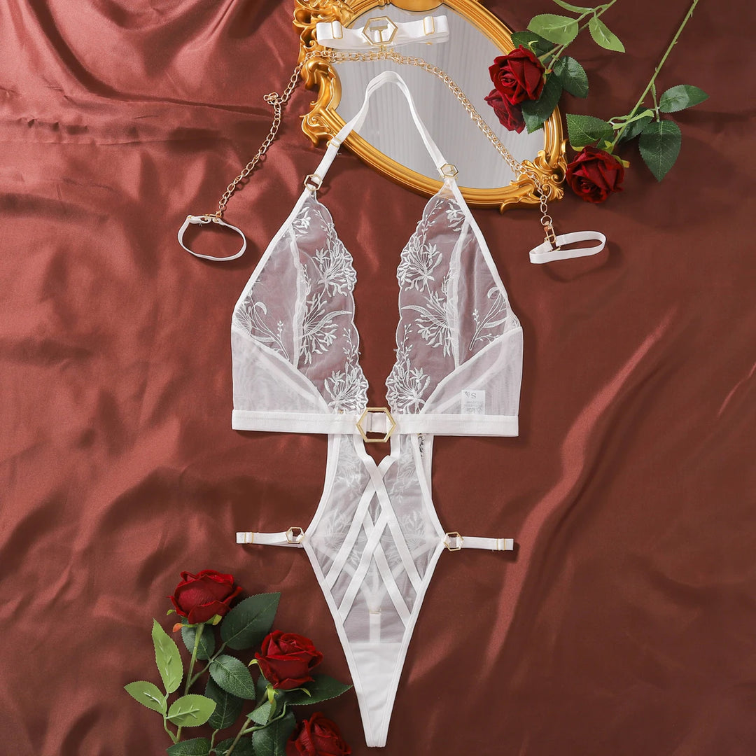 Body de encaje con choker y cadenas