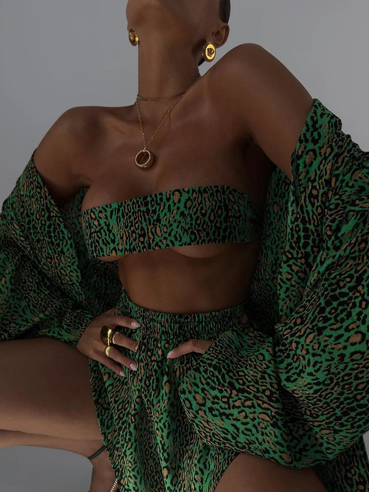 Conjunto verde con estampado de leopardo