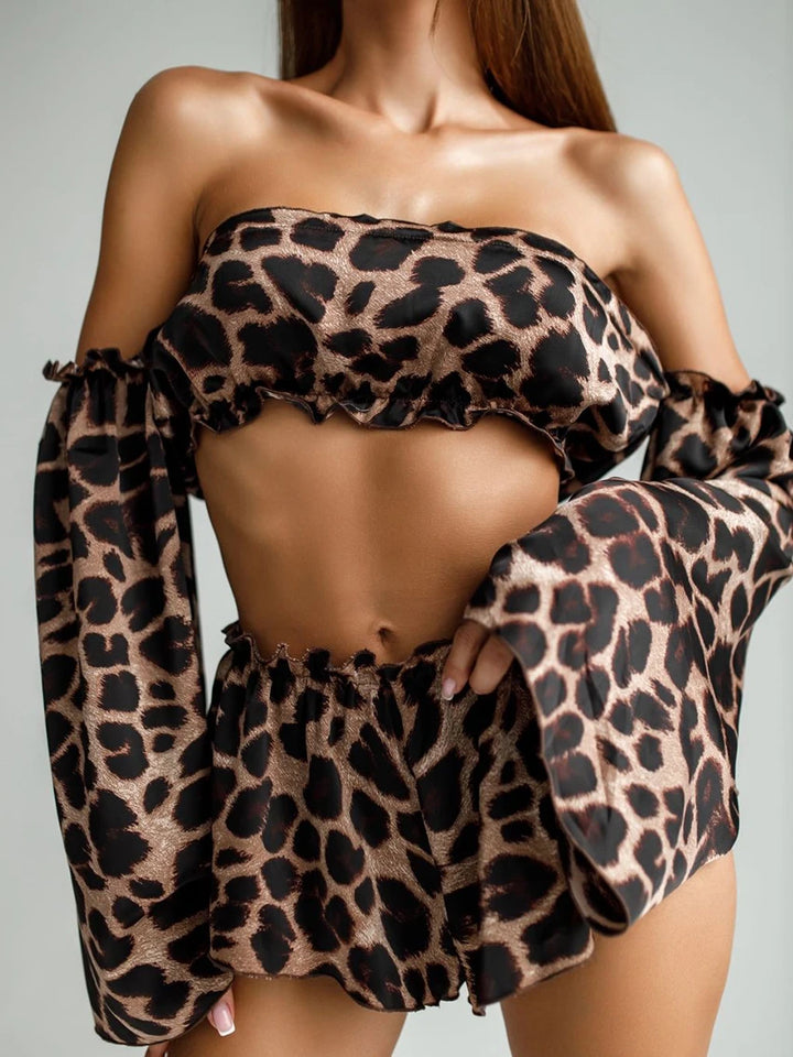 Conjunto con estampado de leopardo y hombros descubiertos