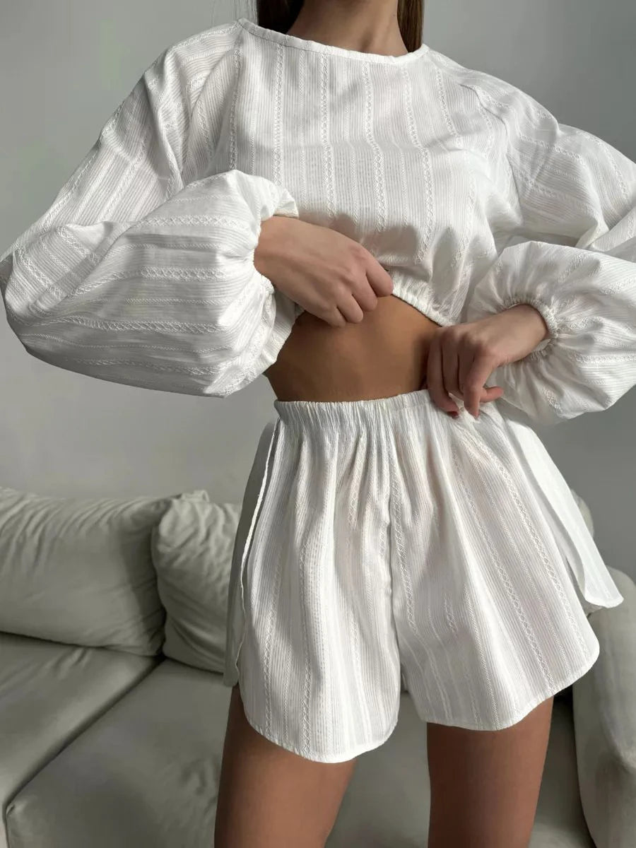 Pijama con manga abullonada y pantalones cortos