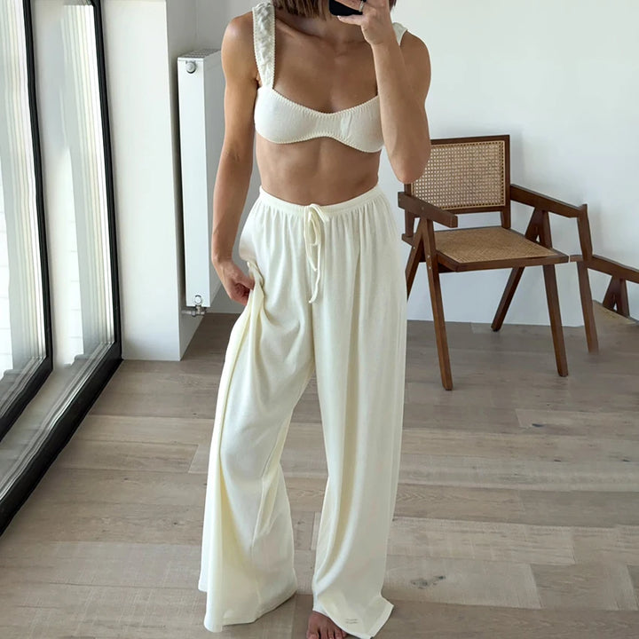 Conjunto beige con top y pantalones largos