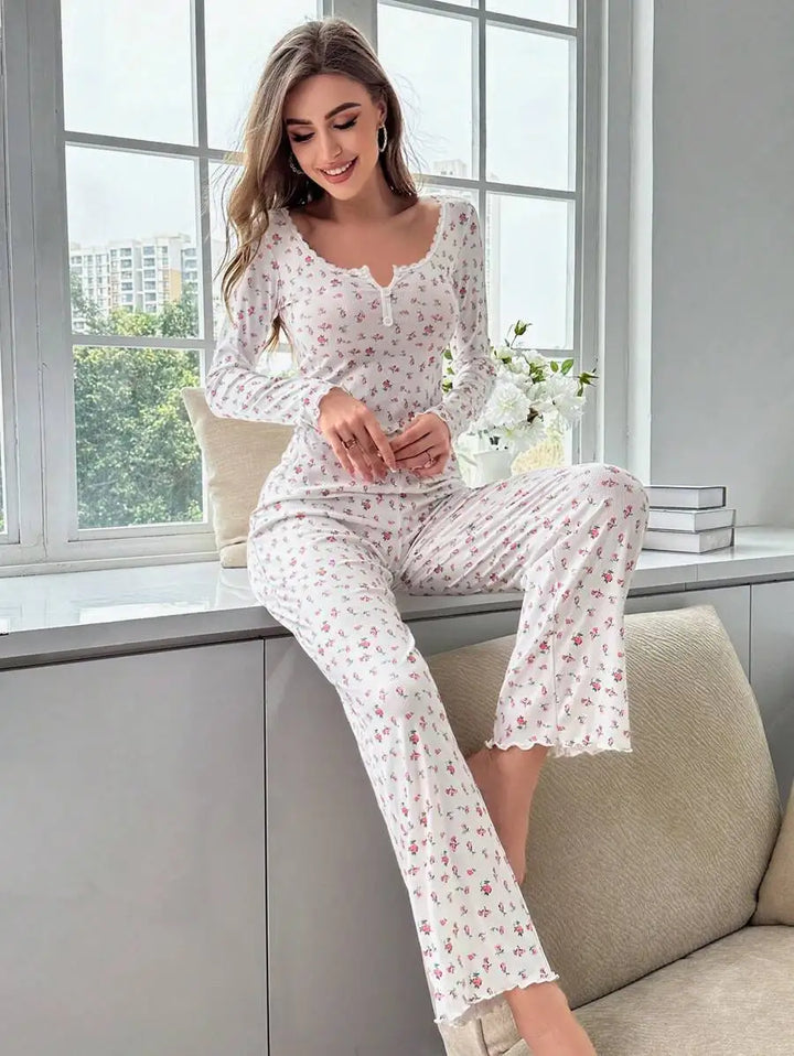 Pijama con estampado floral y pernera larga