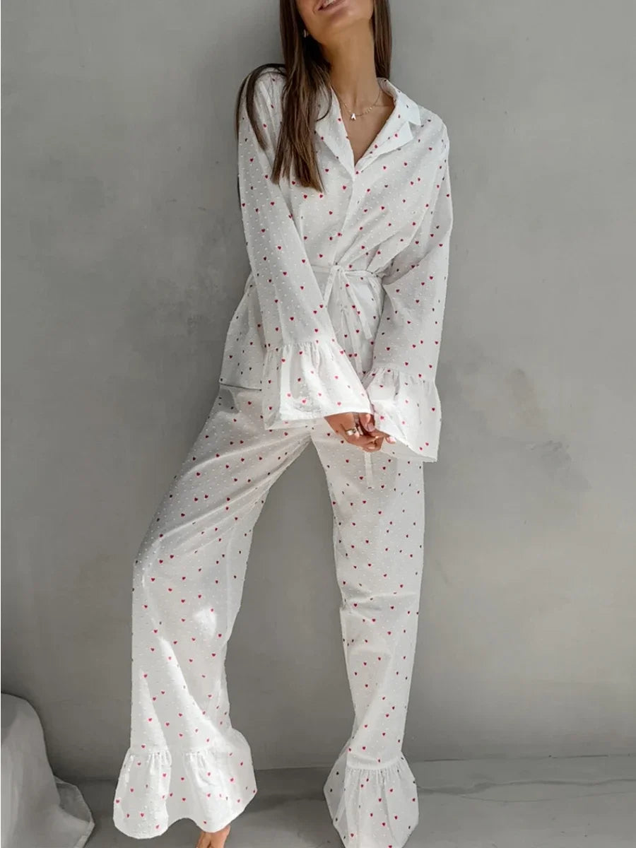 Pijama con manga ancha y corazoncitos