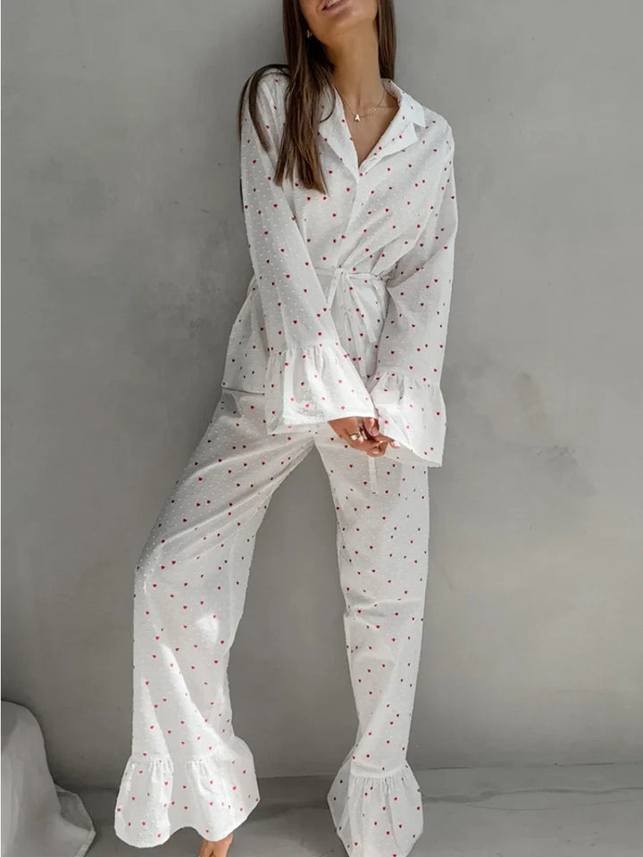 Pijama con manga ancha y corazoncitos