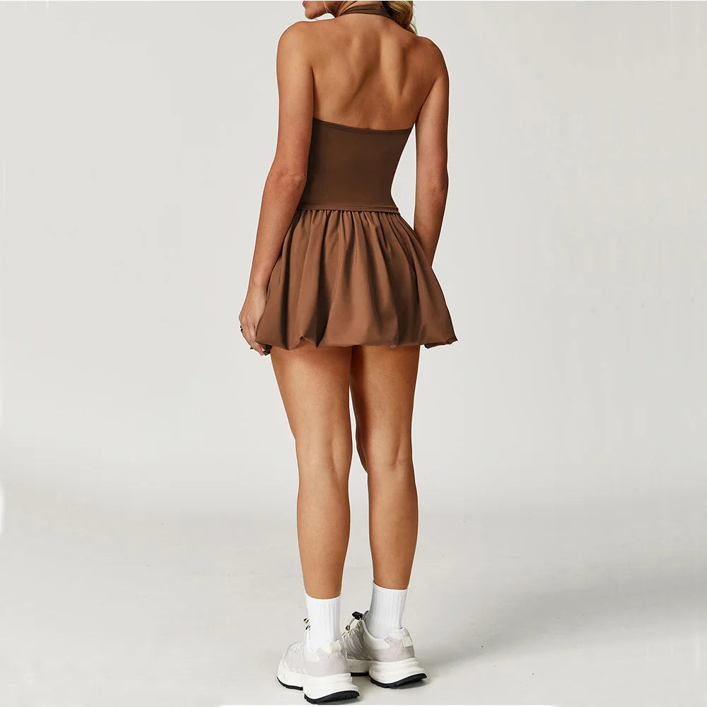 Conjunto deportivo con minifalda y top