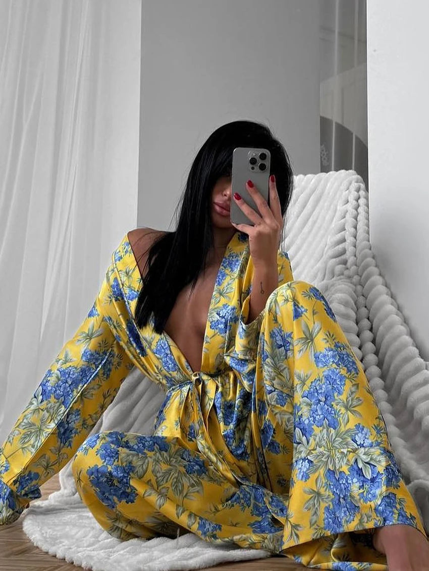 Conjunto estampado con flores y bata