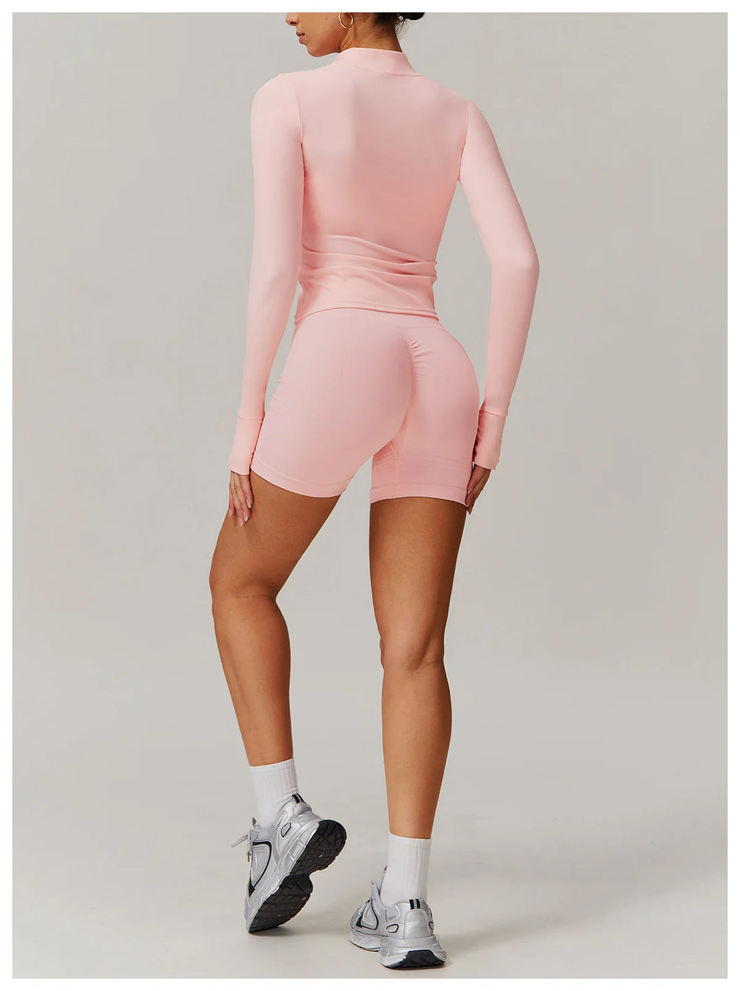 Conjunto deportivo con mallas y sudadera