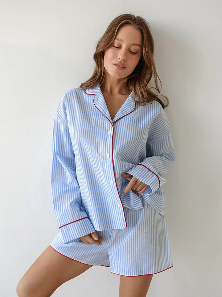 Traje de dormir a rayas