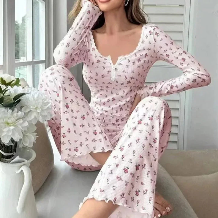 Pijama con estampado floral y pernera larga
