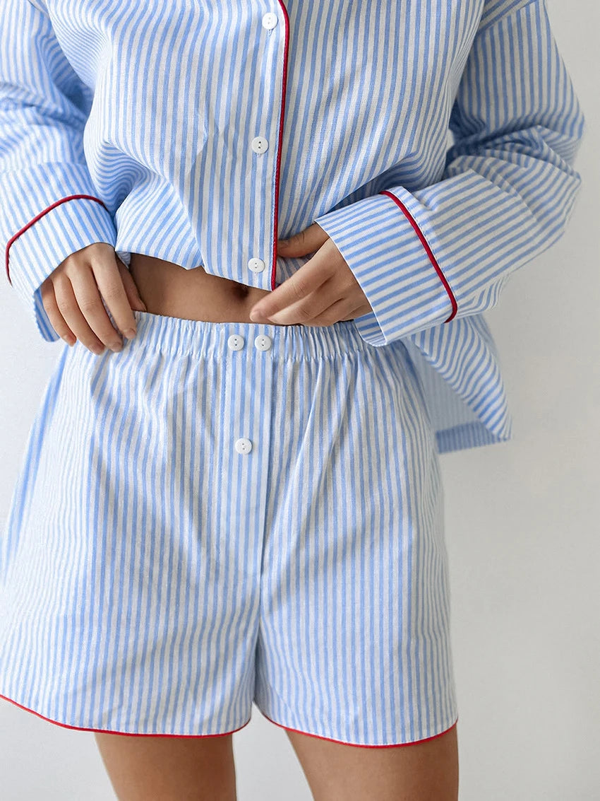 Traje de dormir a rayas