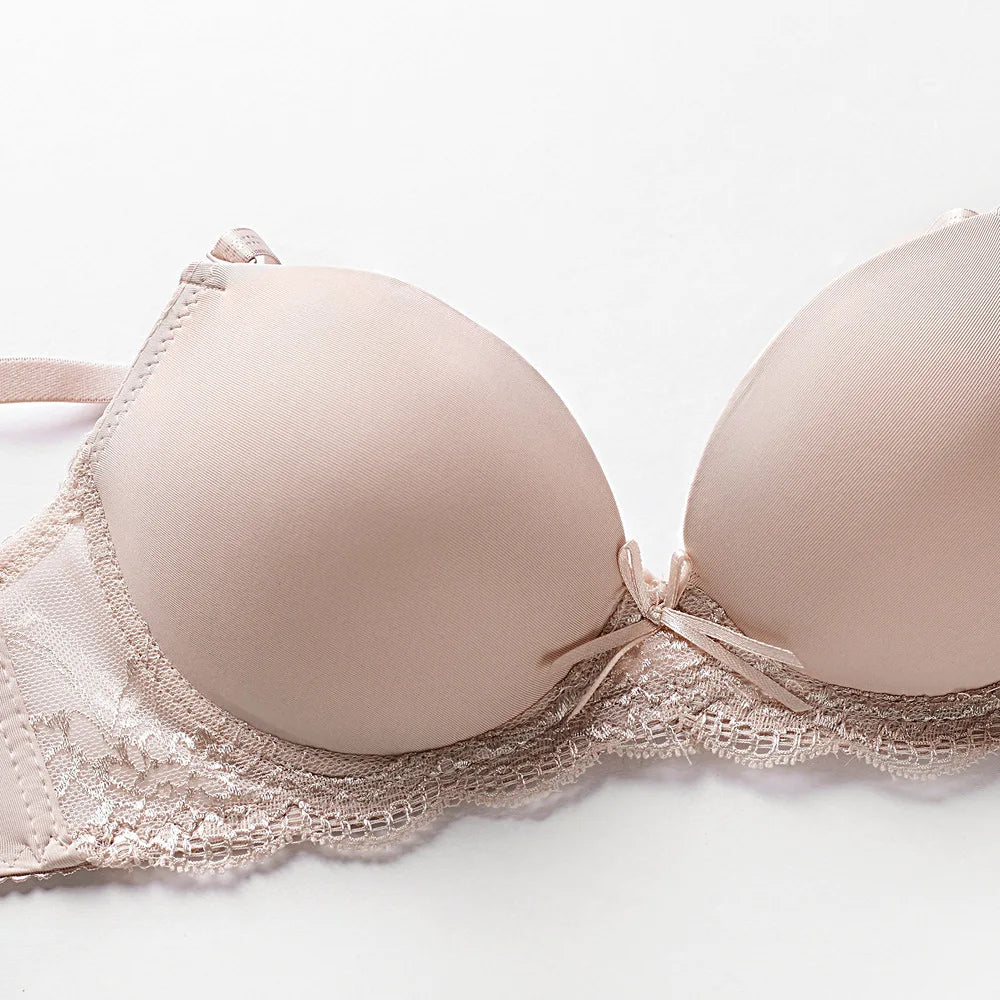 Sujetador de mujer con aros y lacito